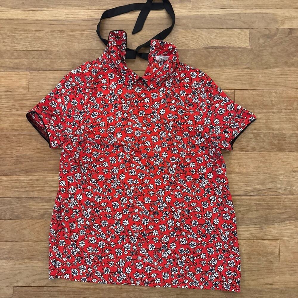 O2 Collection red white floral flower collared black trim blouse size small b16